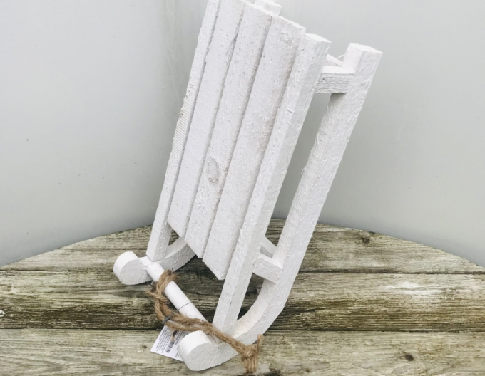 Dekorativní dřevěné bílé saně