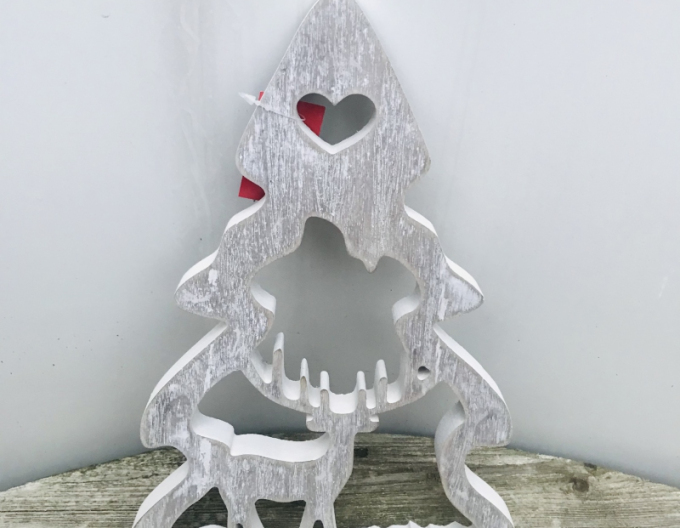 Vyřezávaný dřevěný strom 30cm