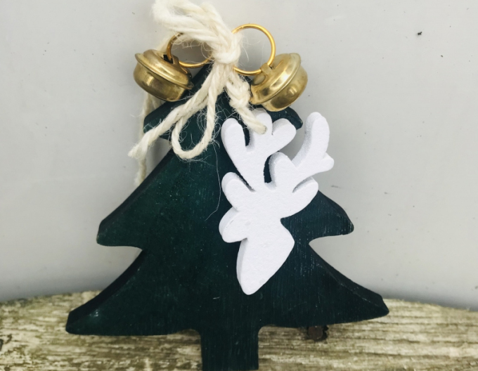 Dekorativní dřevěný stromek se sobem 10x8cm