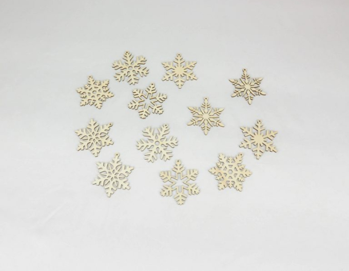 Sada se sněhovými vločkami - krabice s vánočními ozdobami