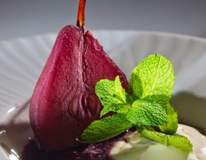 Letní sloupovitá hruška ´Krvavnička´, podn. Hrušeň planá, kont. 2l