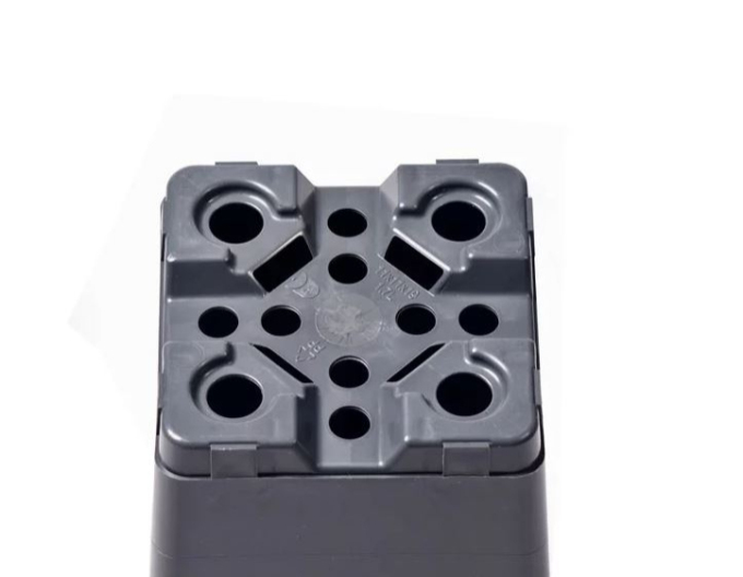 Plastový květináč vysoký čtvercový černý 1,7l, 11 x 19 cm