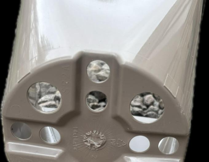 Plastový květináč štvorcový okrúhly 2l, 14 x 14 cm