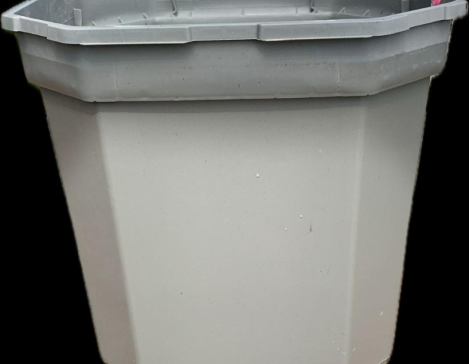 Čtvercový plastový květináč 9 l, 23 x 23 cm