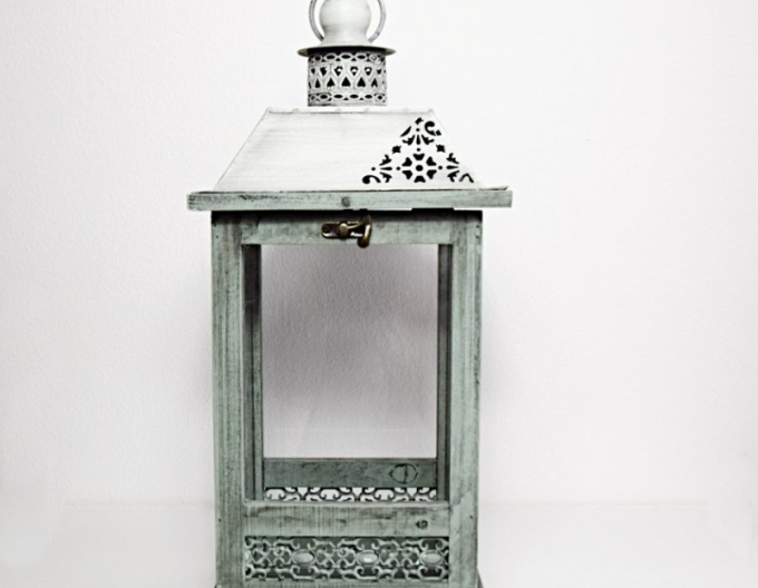 Dřevěná zelená lucerna