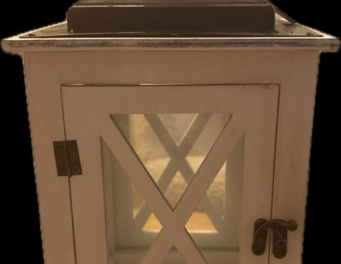 Dřevěná bílá lucerna