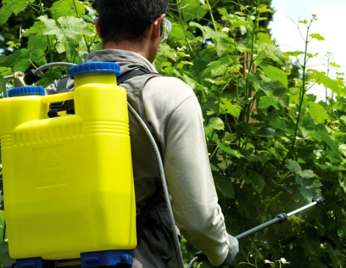 Tlakový postřikovač Miura 16l