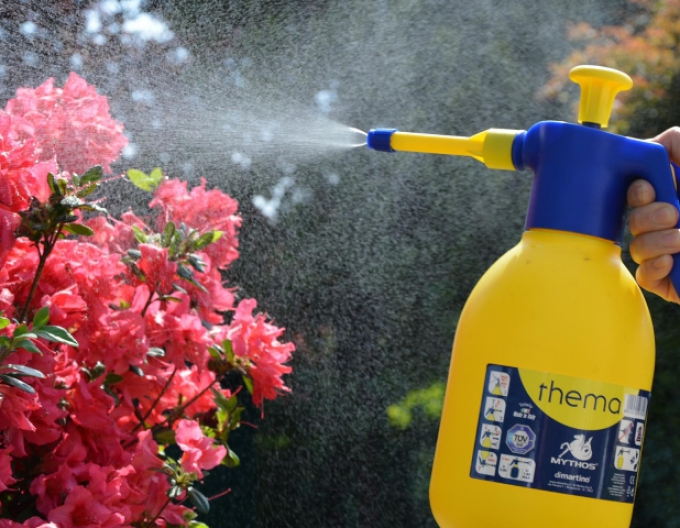 Tlakový postřikovač Thema 2l